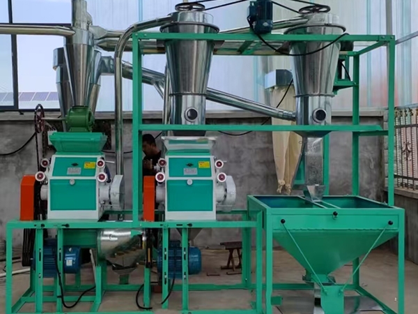 在當今的糧食加工行業(yè)中，成套50噸面粉機械生產(chǎn)線自動化的特點，成為了眾多面粉加工企業(yè)的設備，頗受用戶青睞。