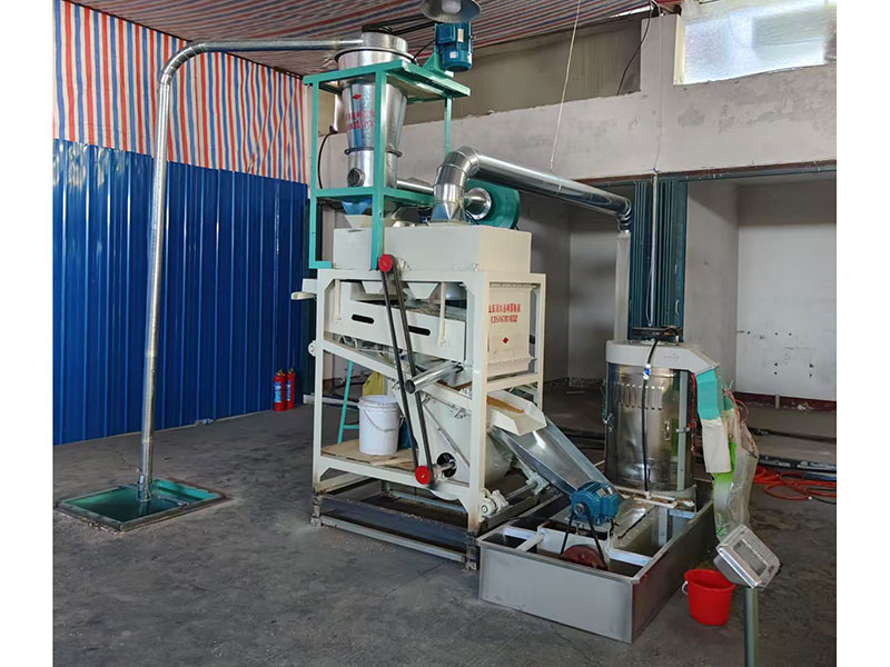 小型面粉機(jī)械加工的過(guò)程中是流水線式的，幾乎不需要人工的參與