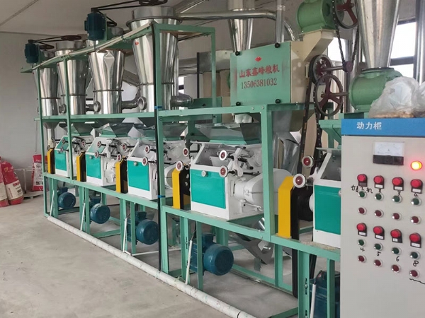 全自動(dòng)面粉機(jī)設(shè)備的加工特點(diǎn)主要體現(xiàn)在工藝智能化、產(chǎn)品精細(xì)化及效率優(yōu)化三大維度，以下結(jié)合行業(yè)技術(shù)標(biāo)準(zhǔn)與設(shè)備運(yùn)行機(jī)制展開(kāi)說(shuō)明：